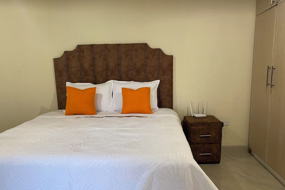 Premium Single Room — image 2