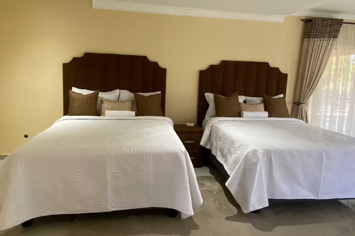 Deluxe Double or Twin Room — image 2