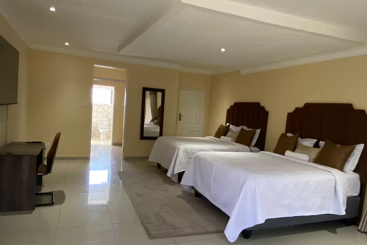 Deluxe Double or Twin Room — image 3