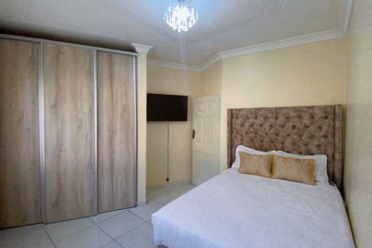 Standard Single Room — image 5